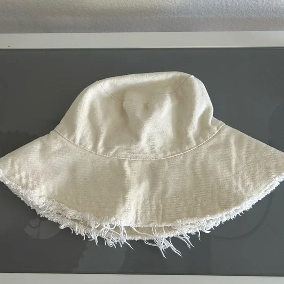 Cream distressed bucket hat - Picture 2 of 4